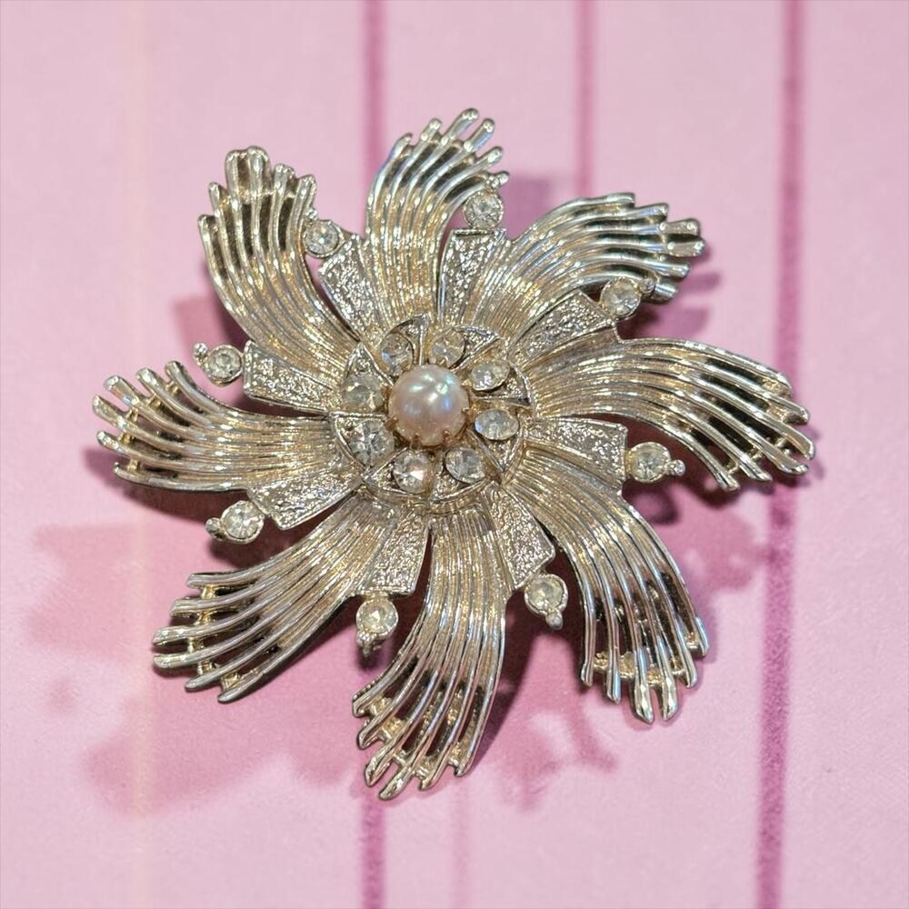 Swirling Starburst Ceil Chapman Brooch Rhinestone Faux Pearl Silver Tone Vintage